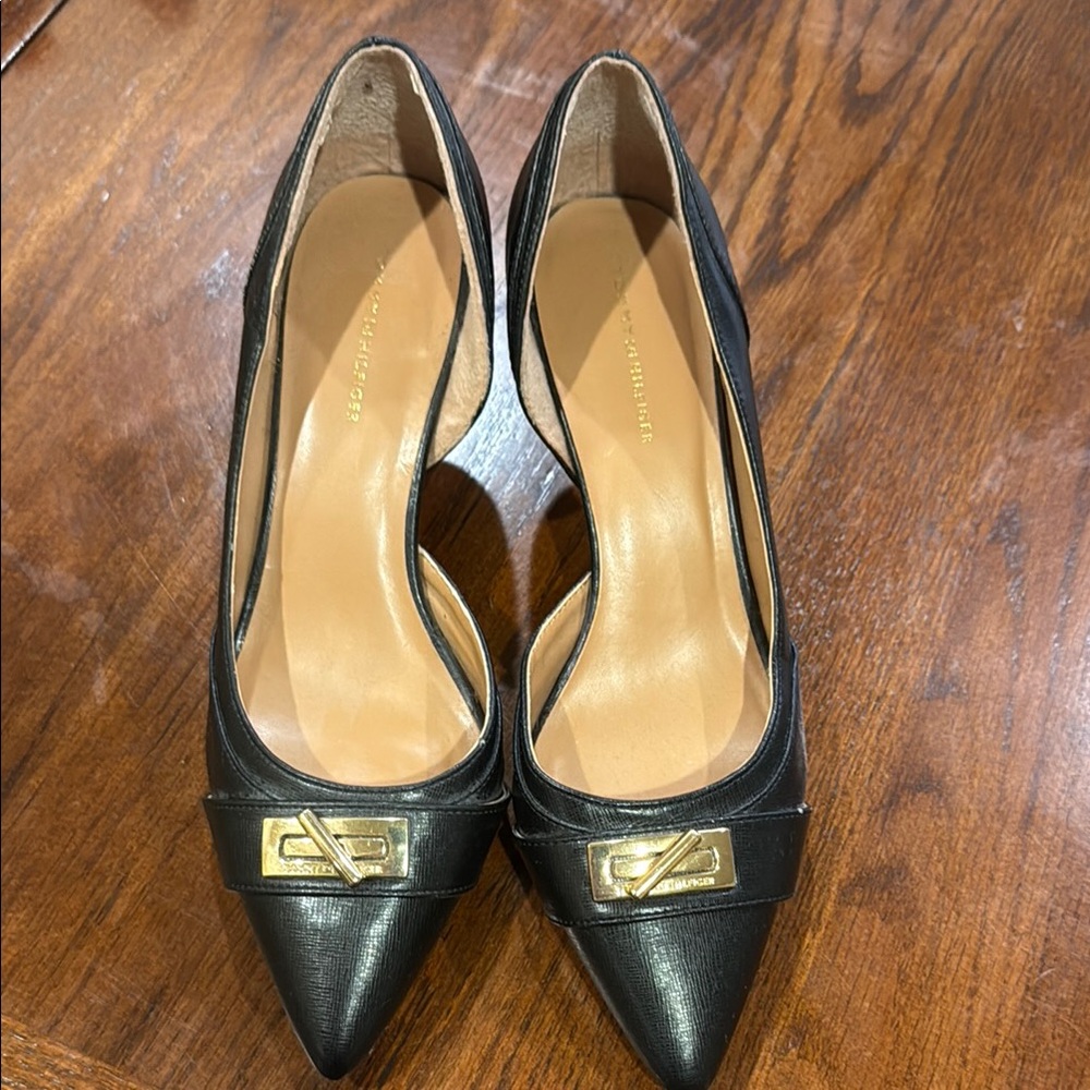 Tommy Hilfiger black pumps